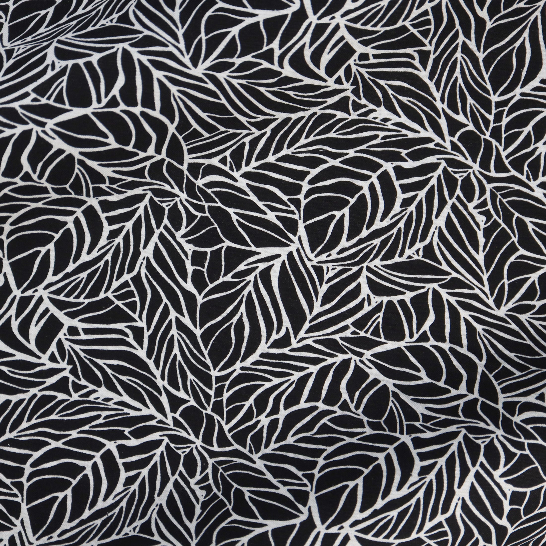  (02 - Black/Off White)