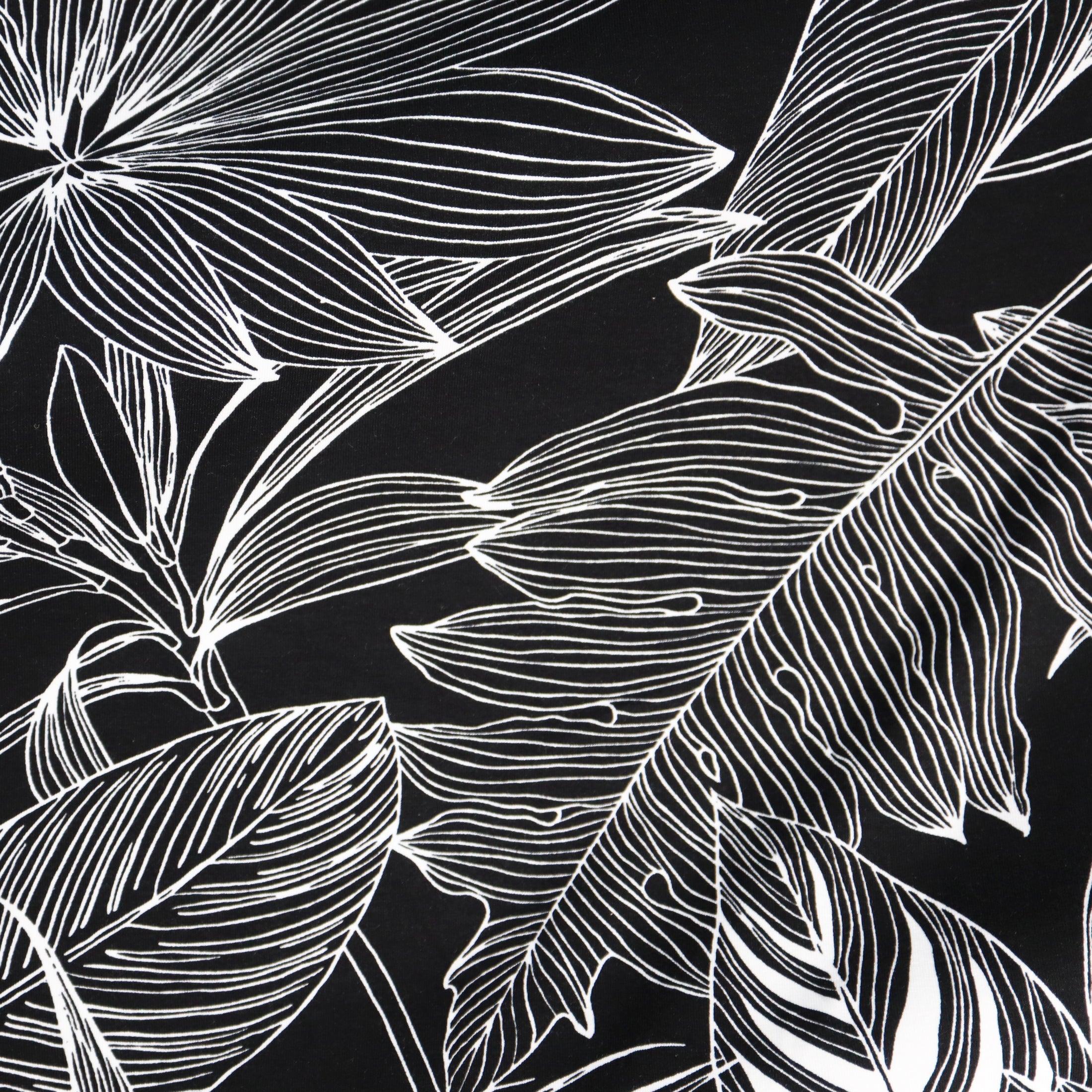  (01 - Black/White)