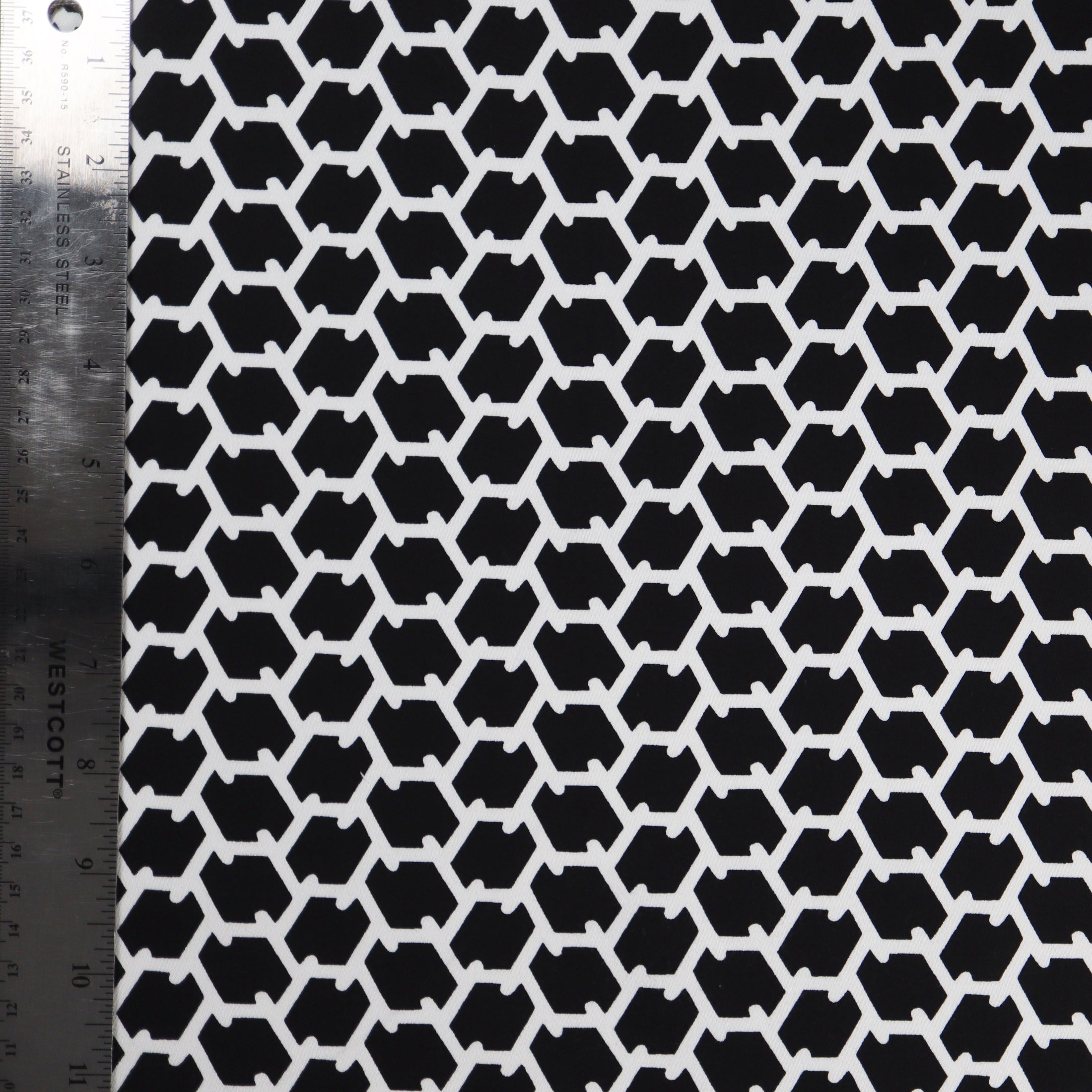  (069 - Black/Off White)